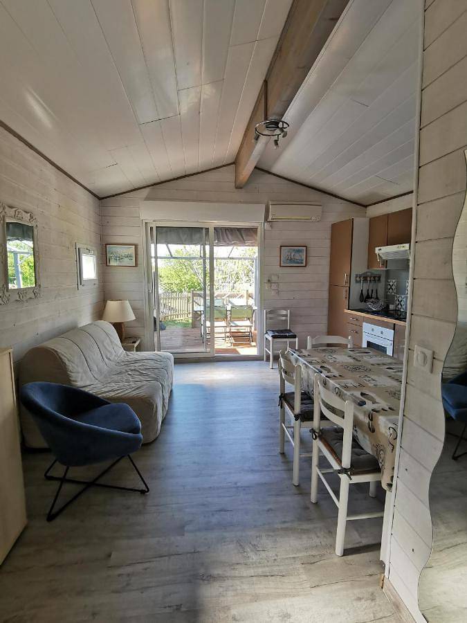 Location de vacances pour 4 personnes, avec piscine et terrasse ainsi que vue et jardin à Sainte-Soulle - 2