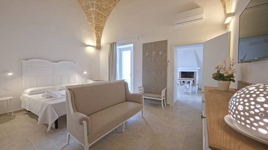 Location de vacances pour 6 personnes, avec terrasse et jardin à Casarano