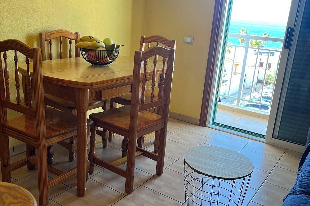 Entire apartment, Apartment close to La Arena Beach. Sunsets and seaviews and La Gomera in Puerto Santiago, Santiago del Teide