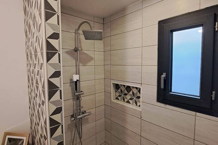Charming house with swimming pool in Bessan, Costa mediterránea (Francia)