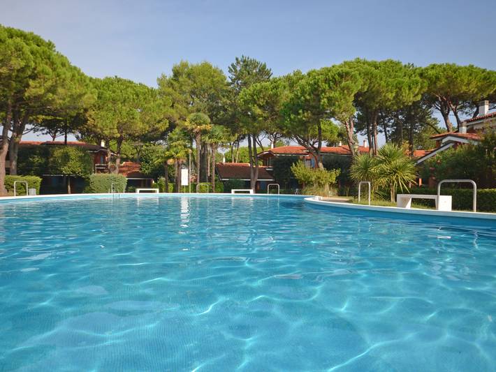 Ferienwohnung für 5 Personen, mit Terrasse und Garten sowie Kinderpool in Bibione