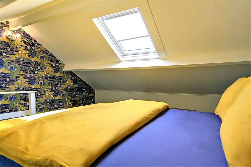 Geheel appartement, Apartment \"Yelllow\"with sunny private terrace in Bergen (Noord-Holland), Noord-Holland - Kust van de Noordzee