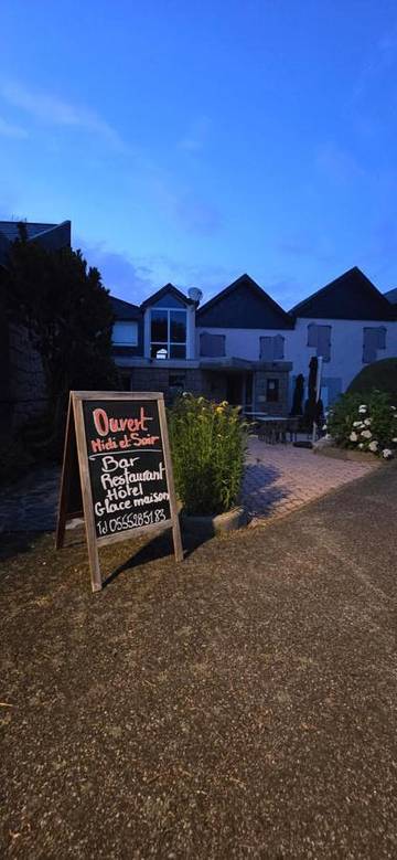 Hôtel pour 2 personnes, avec terrasse à Camps-Saint-Mathurin-Léobazel