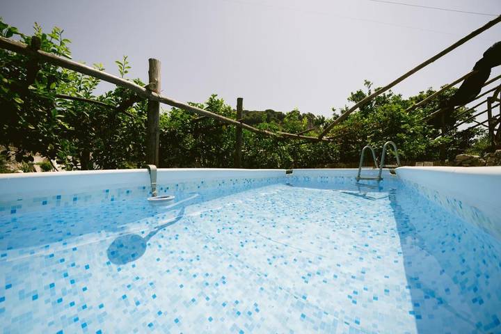 Location de vacances pour 4 personnes, avec vue ainsi que piscine et jardin à Scala - 3