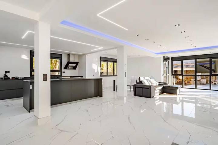 Chalet para 10 personas, con piscina además de jacuzzi y jardín en Cuenca del Medio Jarama