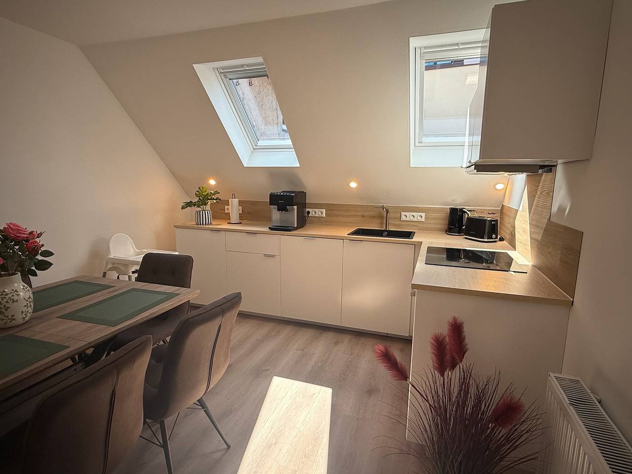 Ganze Wohnung, Große Ferienwohnung mit Seeblick, gemeinsamer Terrasse und Wlan in Feldberger Seenlandschaft, Mecklenburg-Strelitz