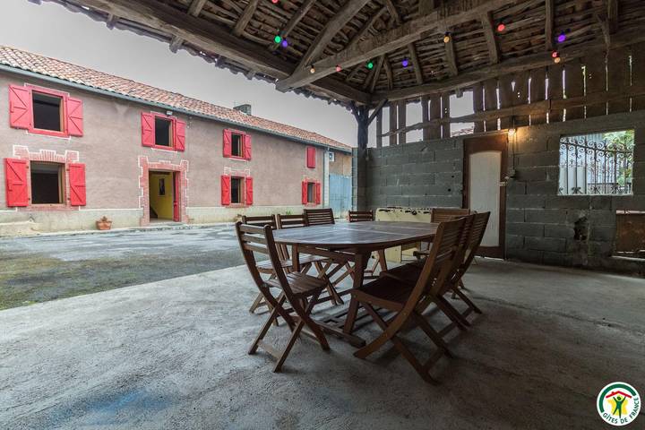 Gîte pour 9 personnes, avec Terrasse et Jardin
