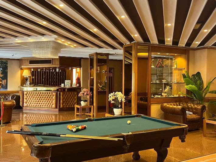 Hôtel pour 3 personnes, avec piscine ainsi que terrasse et vue, animaux acceptés