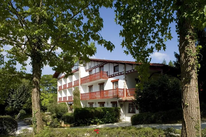 Hotel para 2 personas, con jardín además de terraza y piscina - 1