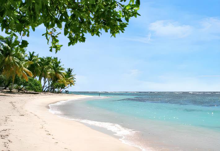 Location de vacances pour 4 personnes, avec terrasse dans Plage de Petite Anse - 2
