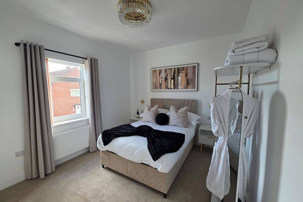 Newly Refurbished Suburban Luxe By Luxe Sleep in Stockport, Greater Manchester