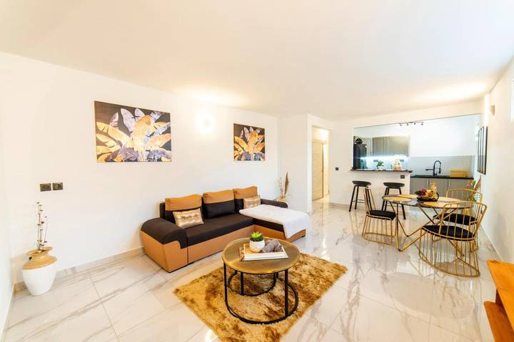 Apartamento de vacaciones para 6 personas, con vistas y jardín - 1