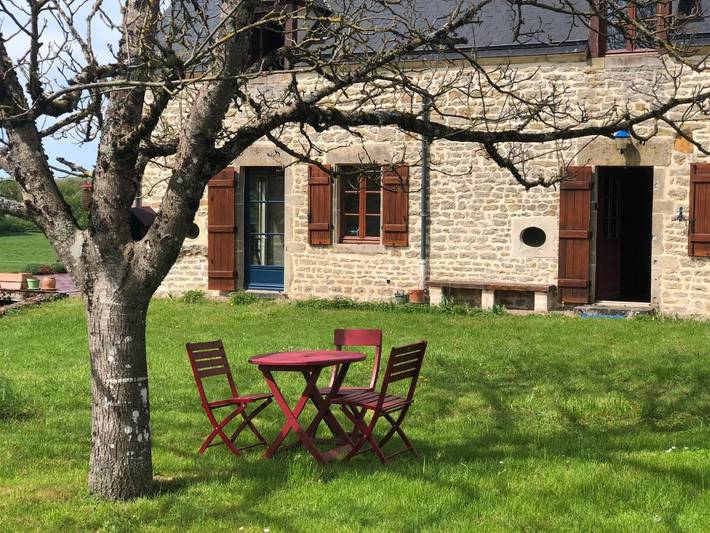 Location de vacances pour 4 personnes, avec piscine ainsi que jardin et vue, animaux acceptés à Crux-la-Ville - 4