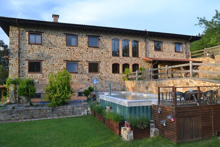 Casa rural con piscina para 3 personas, con Terraza y Jardín además de Piscina y Vistas en Guipúzcoa