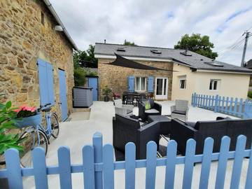 Location de vacances pour 7 personnes, avec jardin et vue à Saint-Aubin-du-Désert