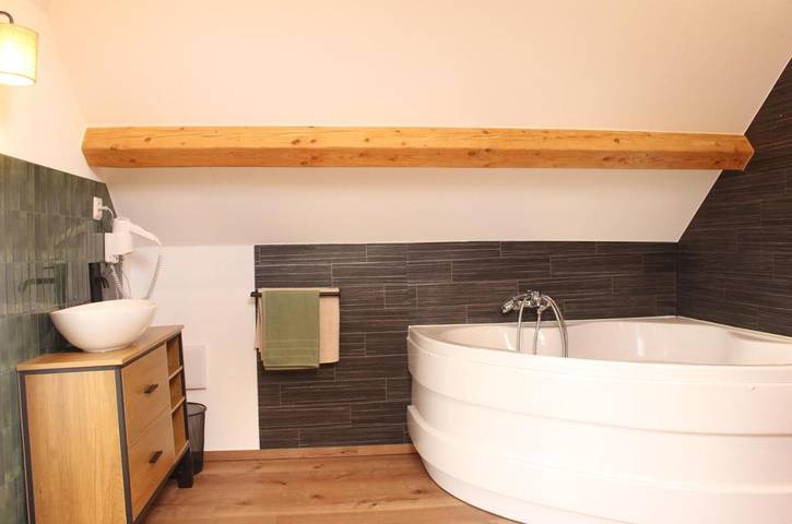 Location de vacances pour 2 personnes, avec terrasse ainsi que vue et jardin à Wiltz - 3