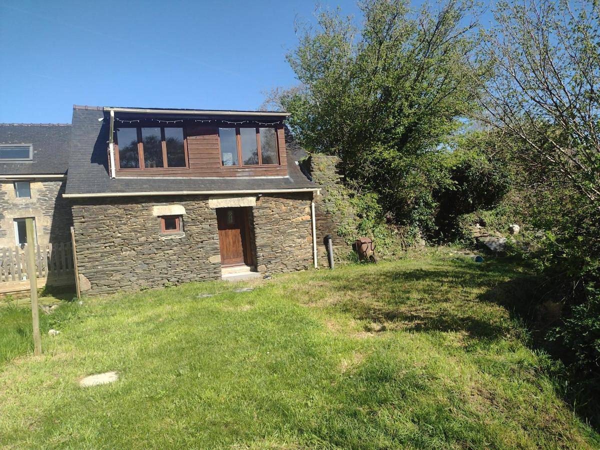 Two-Bedroom House in Châteauneuf-du-Faou, Région de Châteaulin