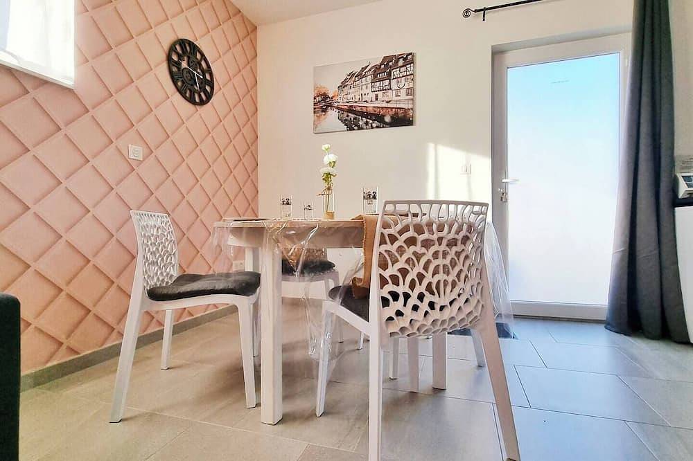 Appartement entier, Charmant Duplex Climatisé avec Terrasse – Proche Anneau du Rhin & Colmar in Niederentzen, Région de Guebwiller