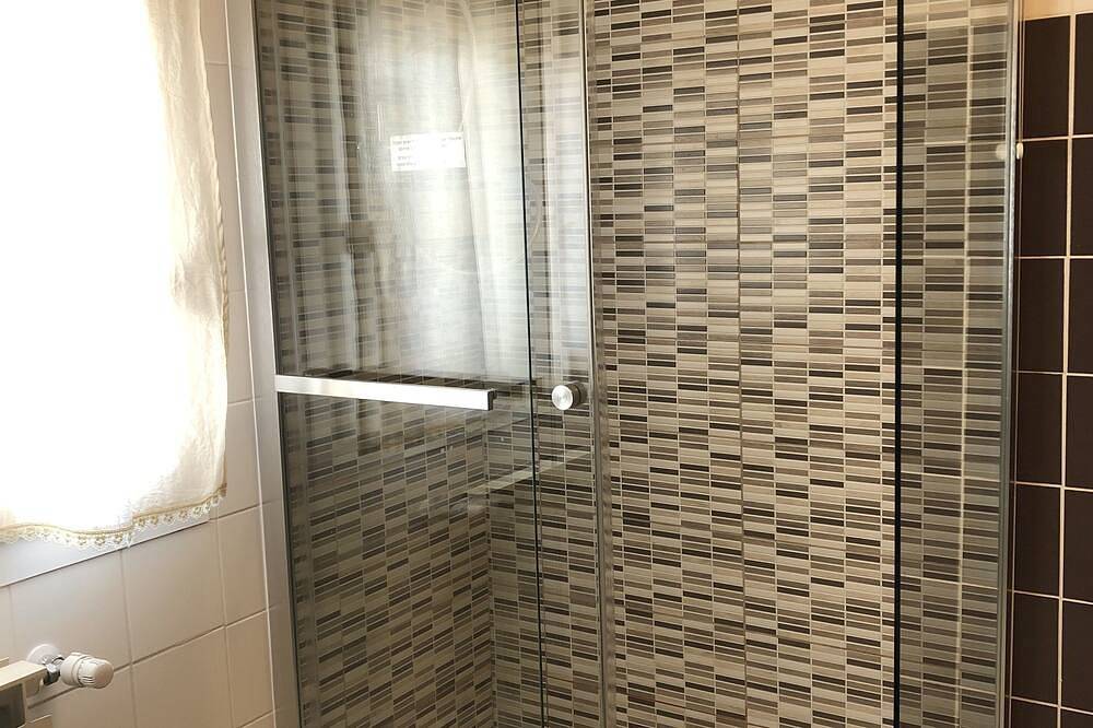 Room for 2-3 pers. with private bathroom. in Venice, Venice Province