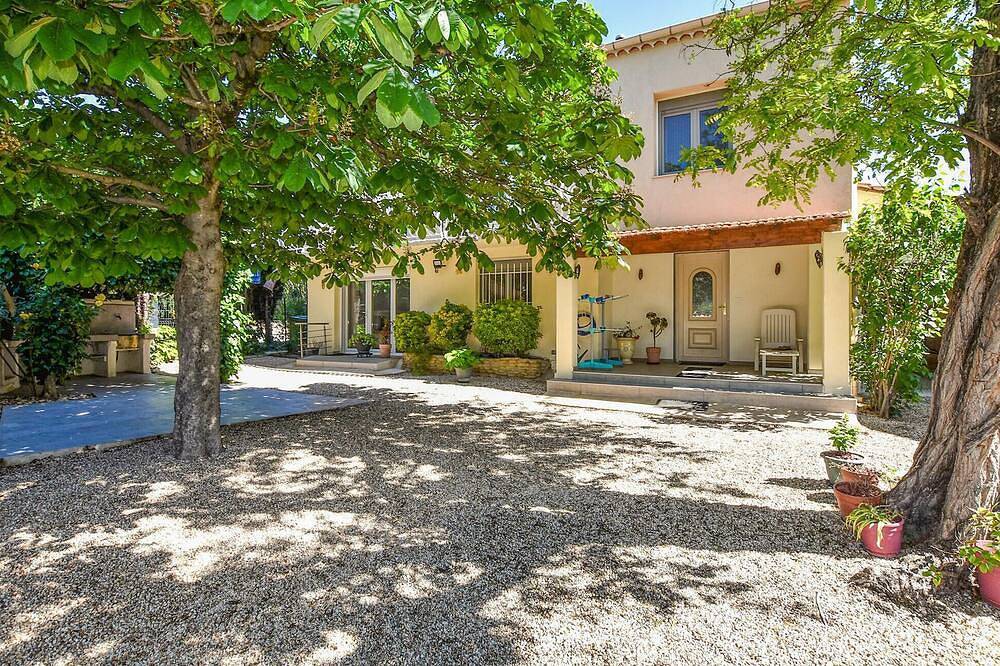 2 bedroom stunning home in Sorgues in Sorgues, Vaucluse