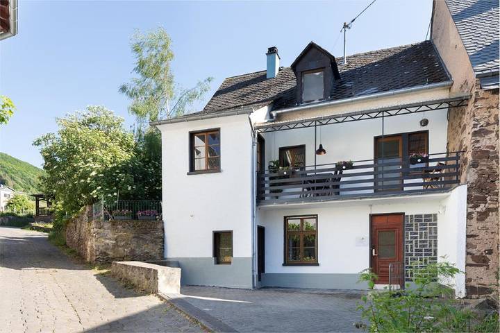 Ferienwohnung für 5 Personen, mit Balkon und Terrasse sowie Garten und Ausblick