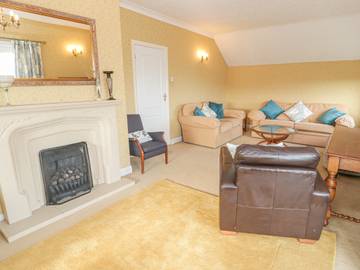 Log Cabin for 13 People in Benllech, Isle of Anglesey, Photo 3