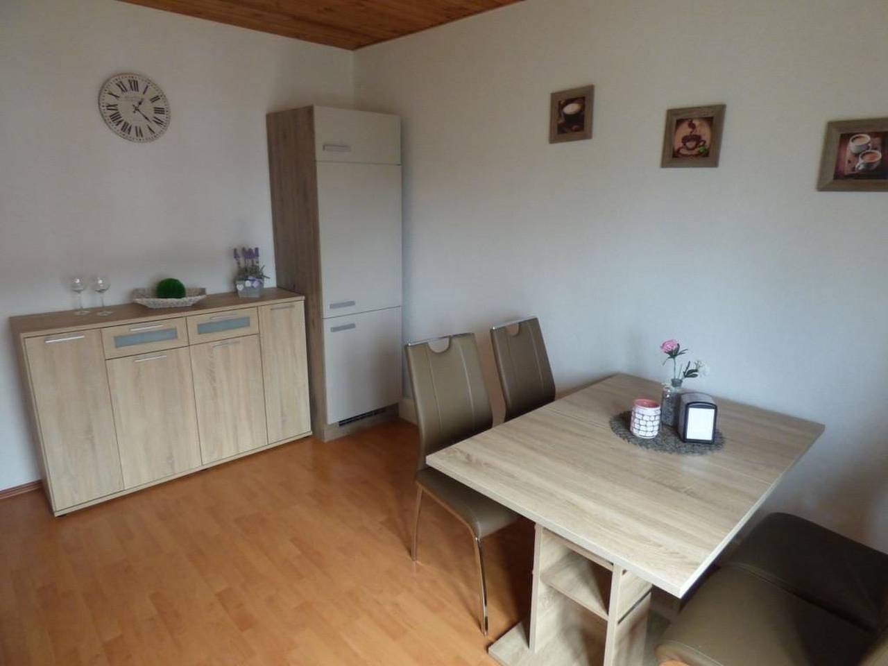 Ganze Wohnung, Große Ferienwohnung in Voslapp mit Garten in Voslapp, Wilhelmshaven