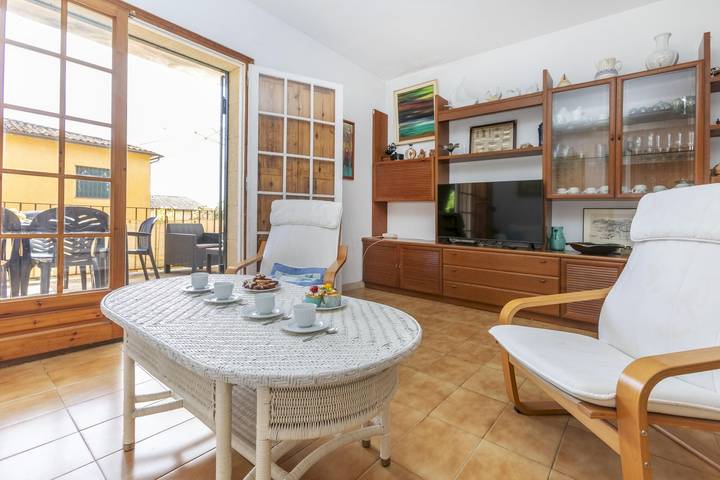 Casa rural para 8 personas, con jardín además de piscina y balcón en Cataluña