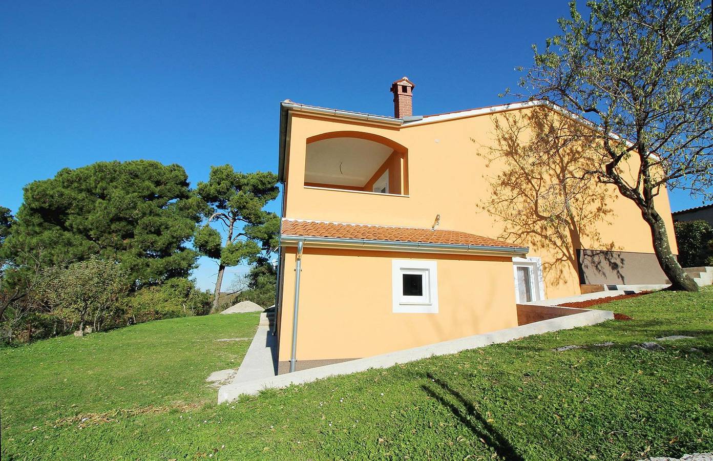 Charmantes Ferienhaus mit Meerblick, 2 Fahrraeder, Grill, privater Balkon, Waschmaschine in Fuskulin, Porec und Umgebung