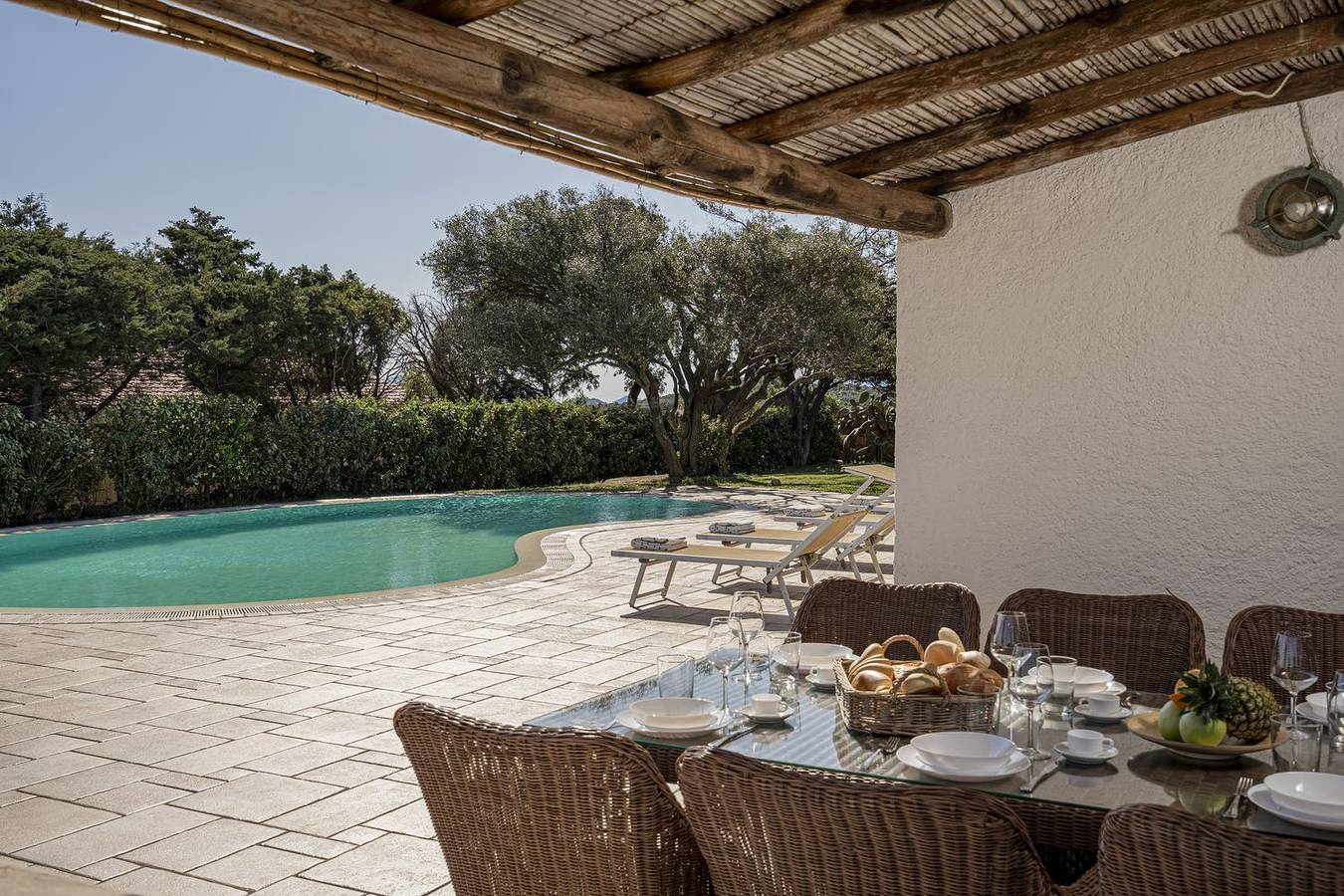 Villa Junia by Klodge, Pool und Meerblick in San Pantaleo in Milmeggiu, Olbia