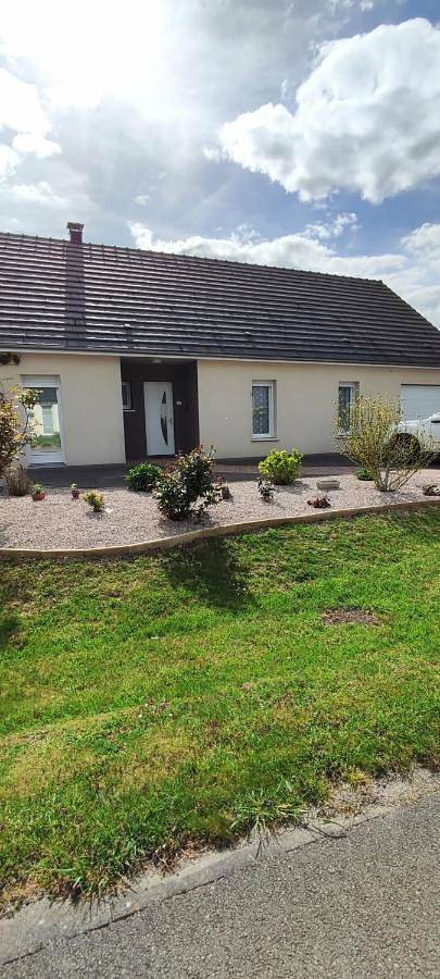 Location de vacances pour 4 personnes, avec vue et jardin dans Thézy-Glimont