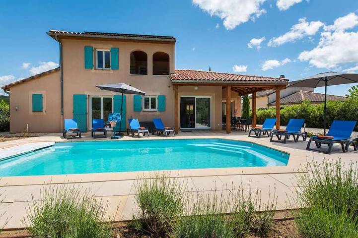 Villa pour 10 personnes, avec jardin et balcon à Vallon-Pont-d'Arc