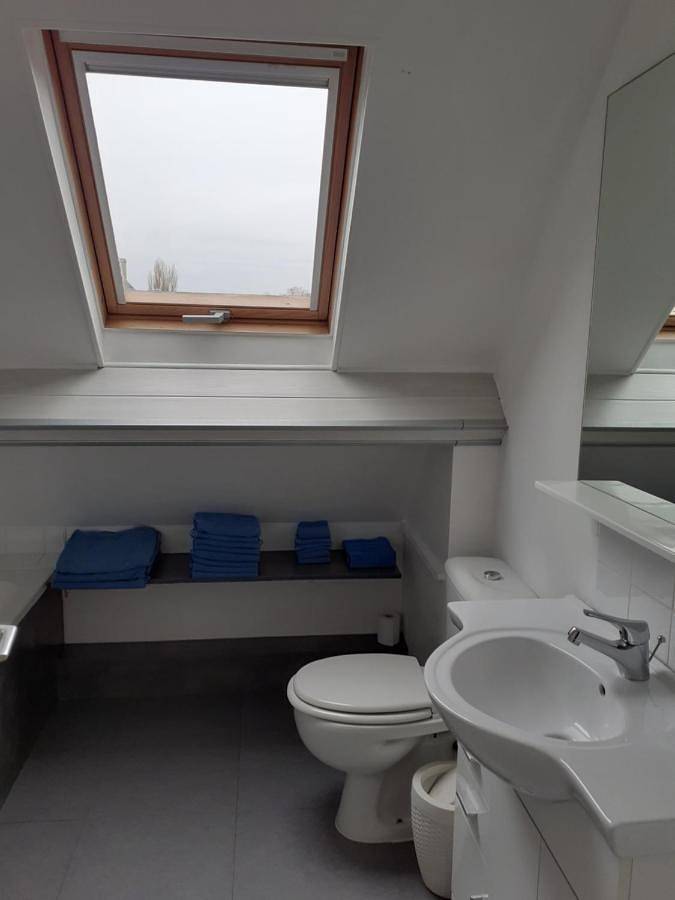 Appartement entier, Two-Bedroom Apartment in Le Neubourg, Région d'Évreux