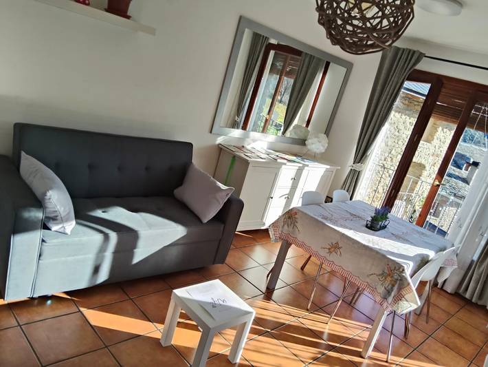 Geheel appartement, Appartement 'Cambuleta in La Bastida' met bergzicht, balkon en wifi in La Bastida de Sort, Sort