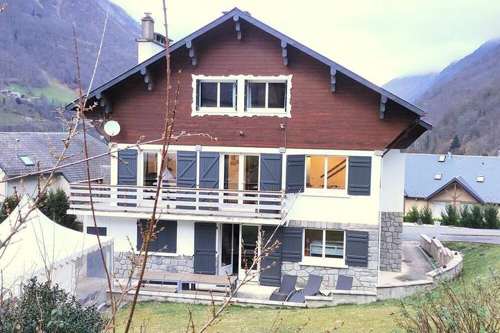 Chalet pour 14 personnes, avec jardin ainsi que balcon et jacuzzi, animaux acceptés à Cauterets