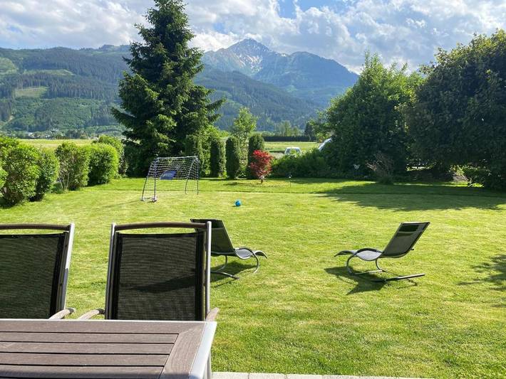 Chalet für 9 Personen, mit Balkon und Terrasse sowie Garten und Sauna
