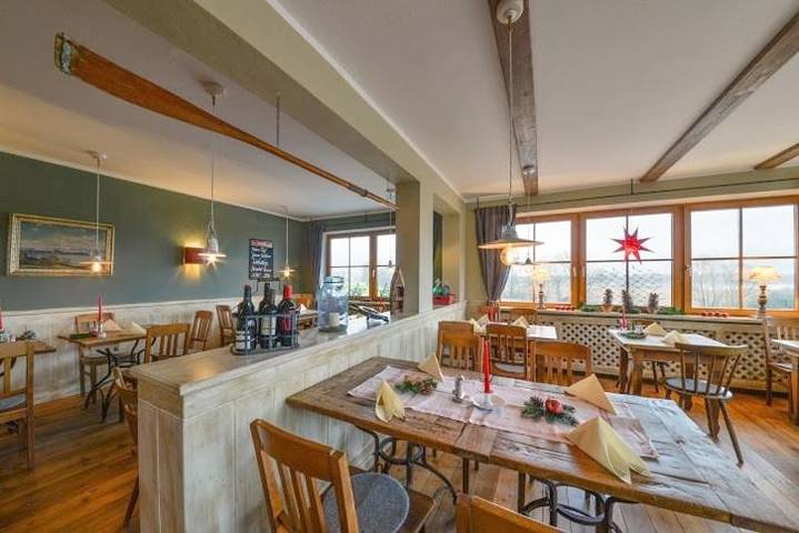 Hotel für 4 Personen, mit Balkon und Terrasse sowie Garten und Seeblick in Grabenstätt - 4