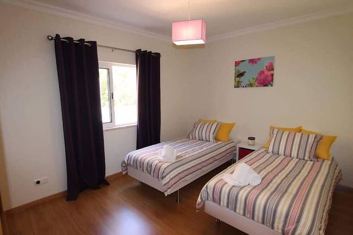 Encantadora casa familiar en un terreno de 500 m2 con piscina in Vilamoura, Quarteira