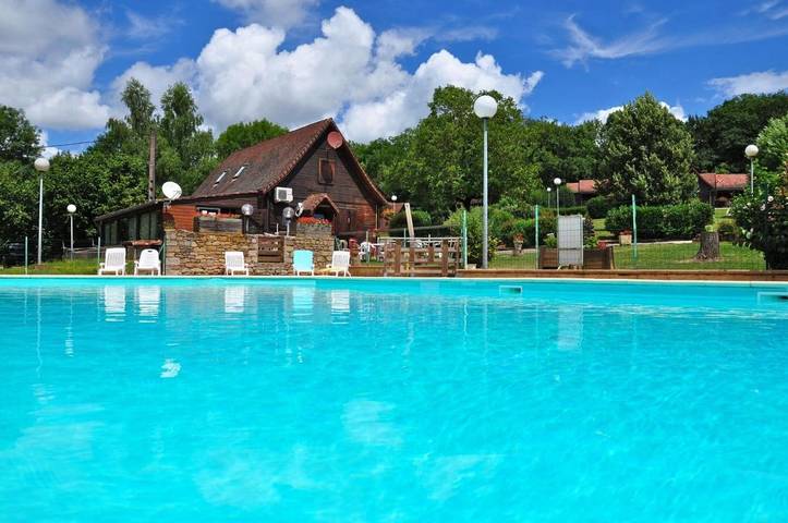 Parc de vacances pour 4 personnes, avec Terrasse et Jardin ainsi que Piscine et Vue à Thégra