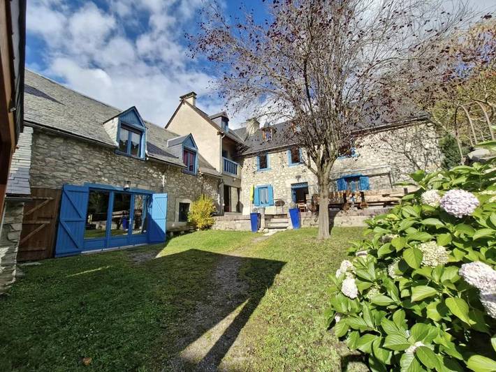 Chambre d’hôte pour 3 personnes, avec terrasse ainsi que jardin et vue à Bordères-Louron