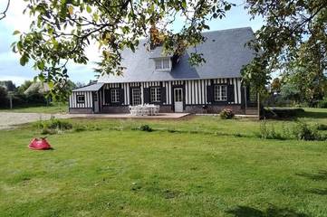 Gîte pour 6 personnes, avec terrasse et jardin à Auppegard