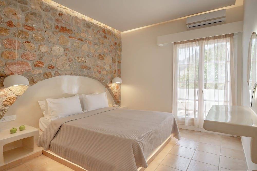 Apartamento entero, Luxury Two Bedroom Apartment with hot tub - L&E in Playa de Perivolos, Perissa