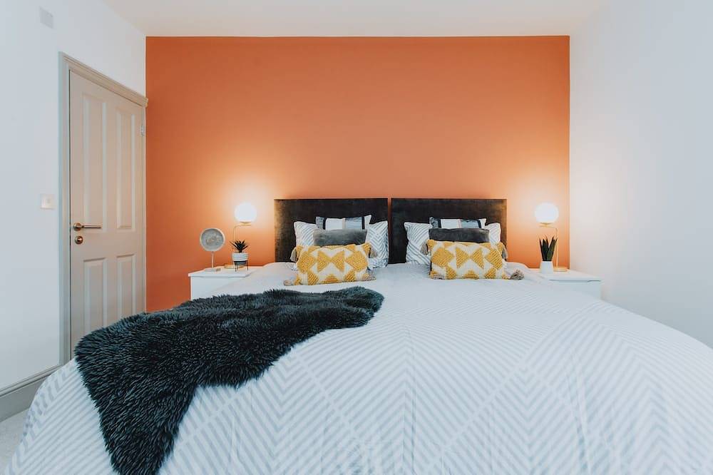 Entire House With Parking In Rugby in Warwickshire