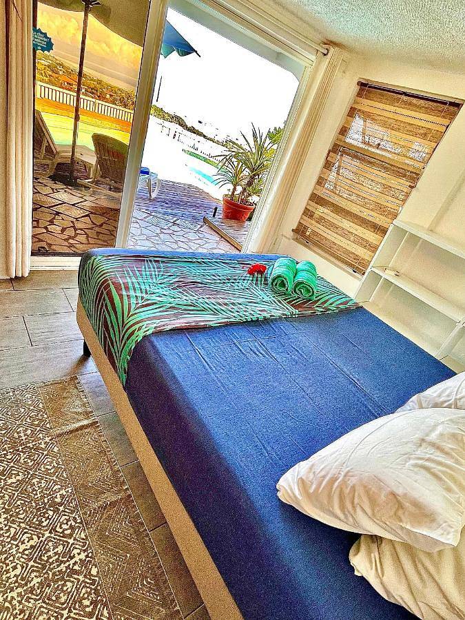 Location de vacances pour 3 personnes, avec terrasse et piscine ainsi que jardin et vue dans Pirae - 4