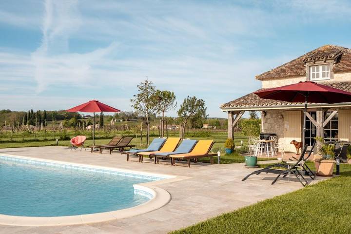 Location de vacances pour 8 personnes, avec vue ainsi que jardin et piscine, animaux acceptés à Gageac-et-Rouillac - 3