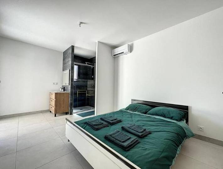Location de vacances pour 8 personnes, avec terrasse ainsi que jardin et vue, animaux acceptés à Ortaffa - 4