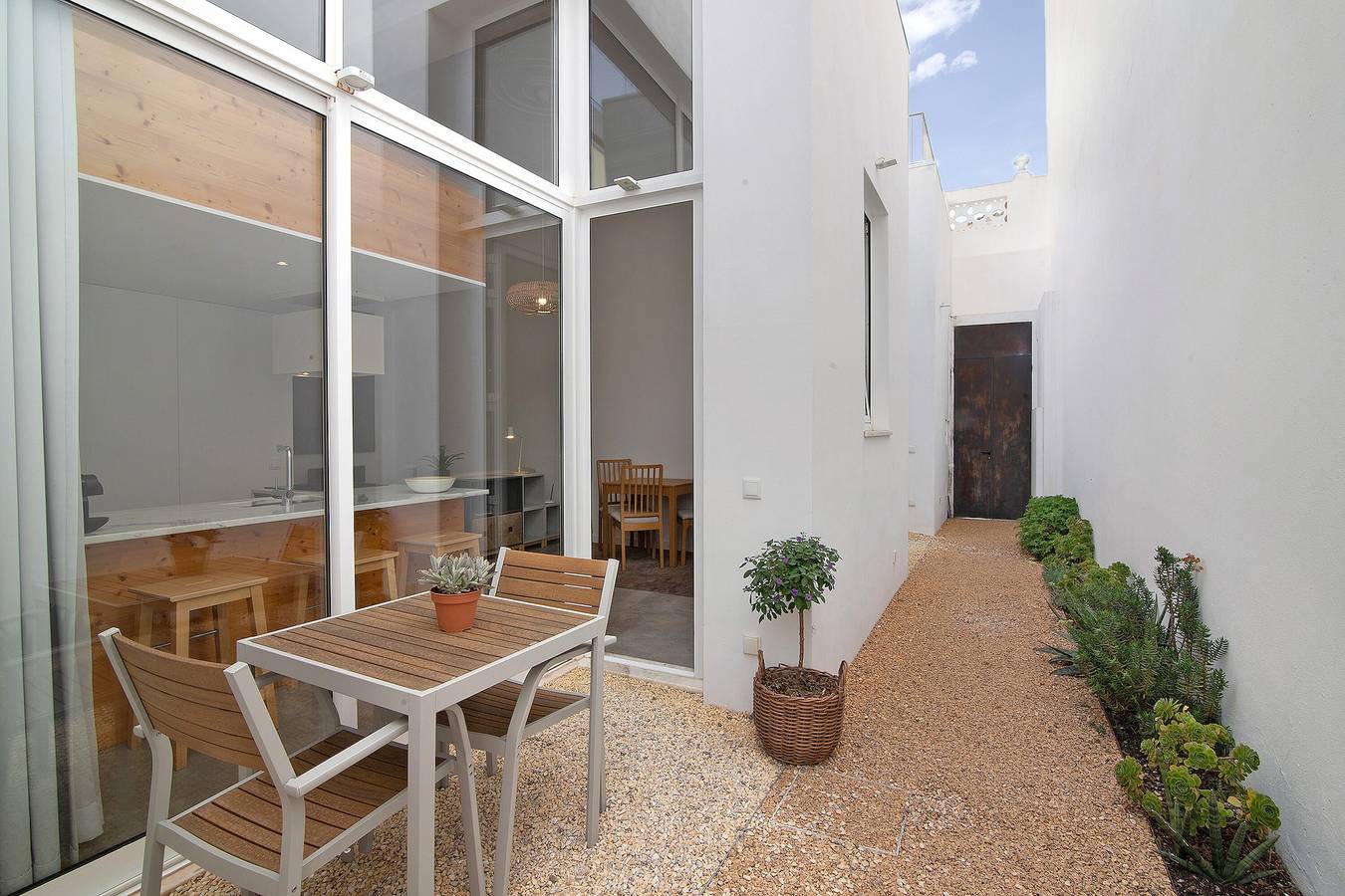 Hel studio-lejlighed, Studio Apartment 'Casa Vermelha Ii' with Shared Terrace & Wi-Fi in Sé (Faro), Faro