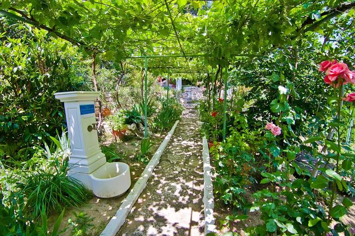 Location de vacances pour 5 personnes, avec jardin ainsi que piscine et jacuzzi, adapté aux familles en Bulgarie - 4