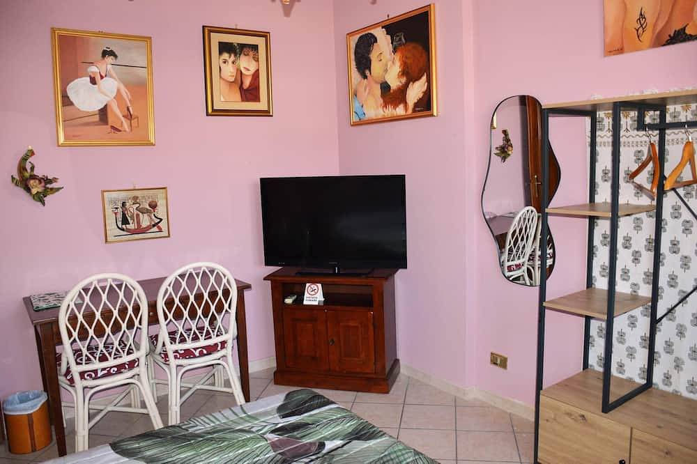 Tourist accommodation in villa with garden and private parking in Rome in Casal Morena, Rome