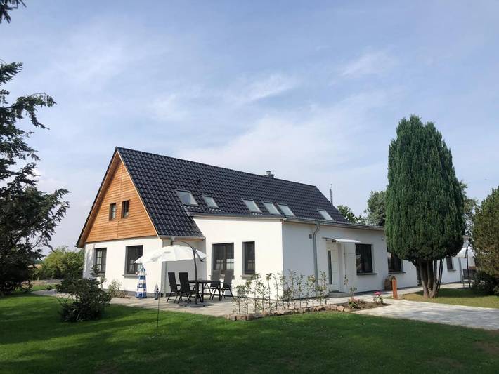 Ferienwohnung für 2 Personen, mit Balkon und Terrasse sowie Garten